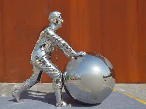 Public mirror polished stainless steel casting statue - Figure & Globe sculpture