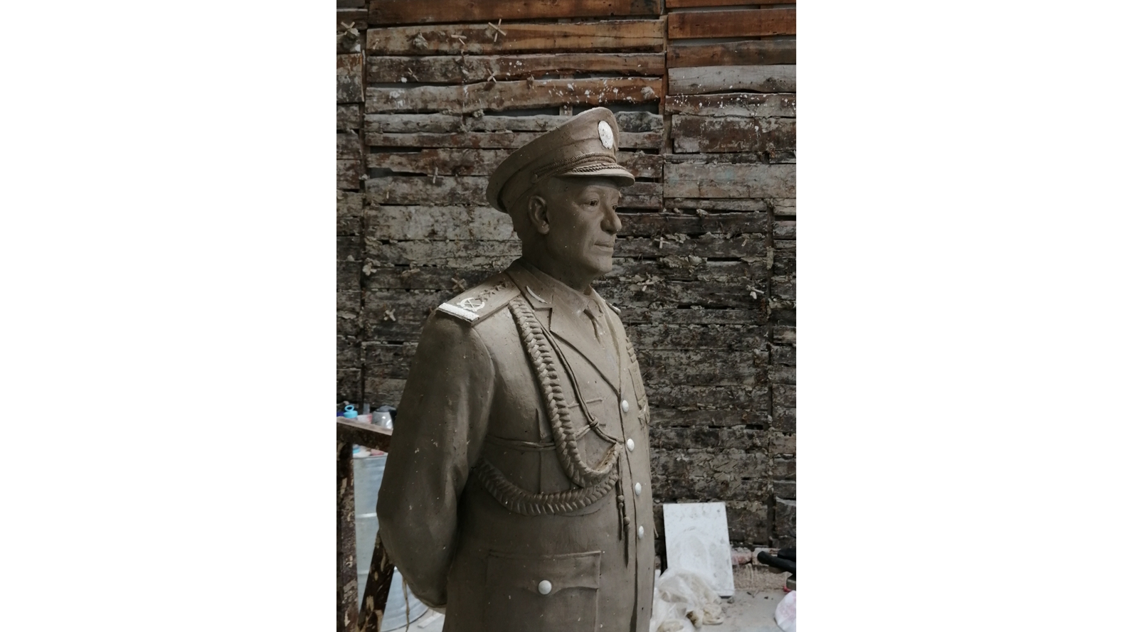 Clay model of bronze general statue